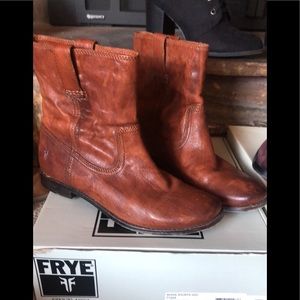 FRYE ANNA SHORTIE cognac size 9